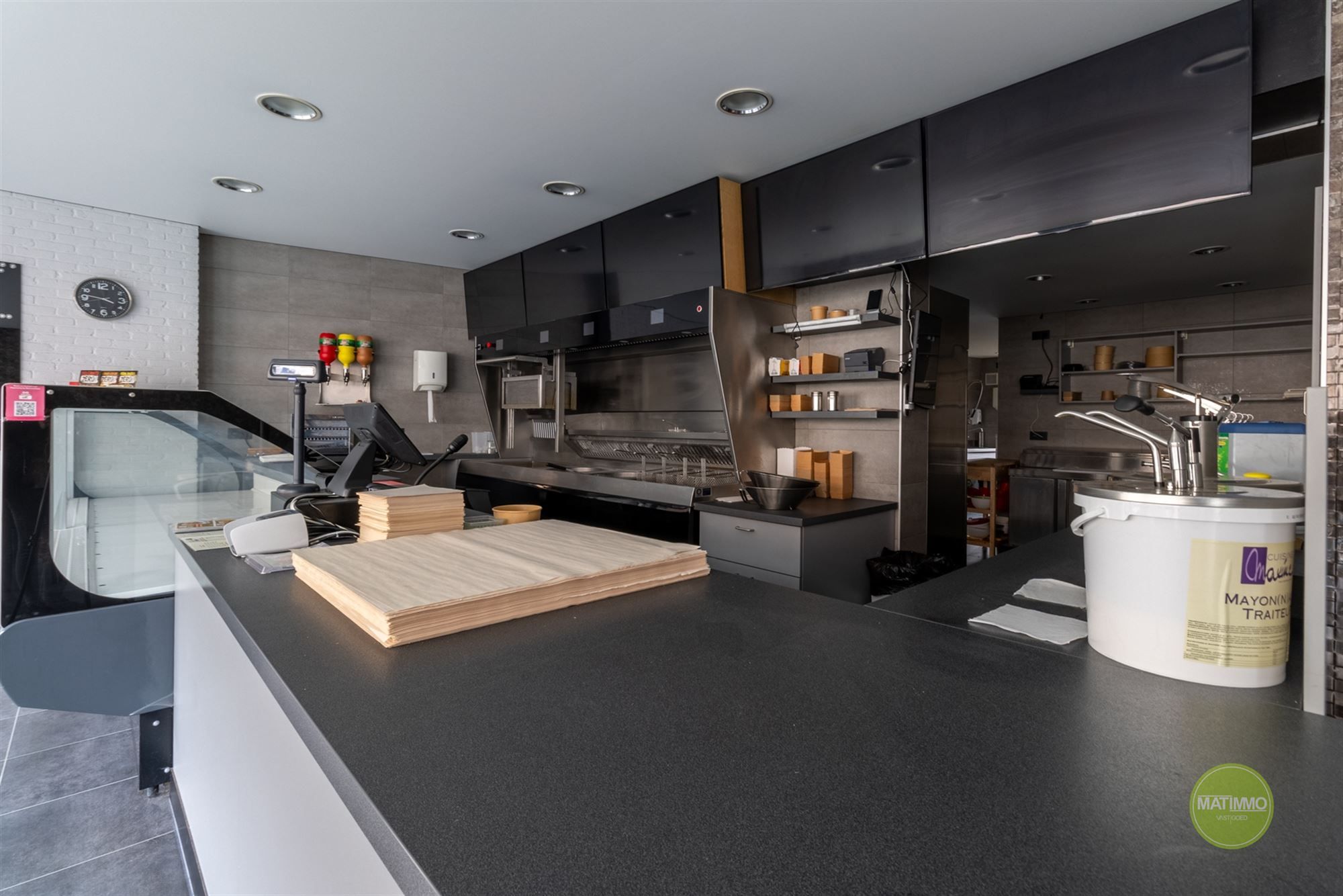 Commercieel handelspand met duplex appartement in Balen foto 3