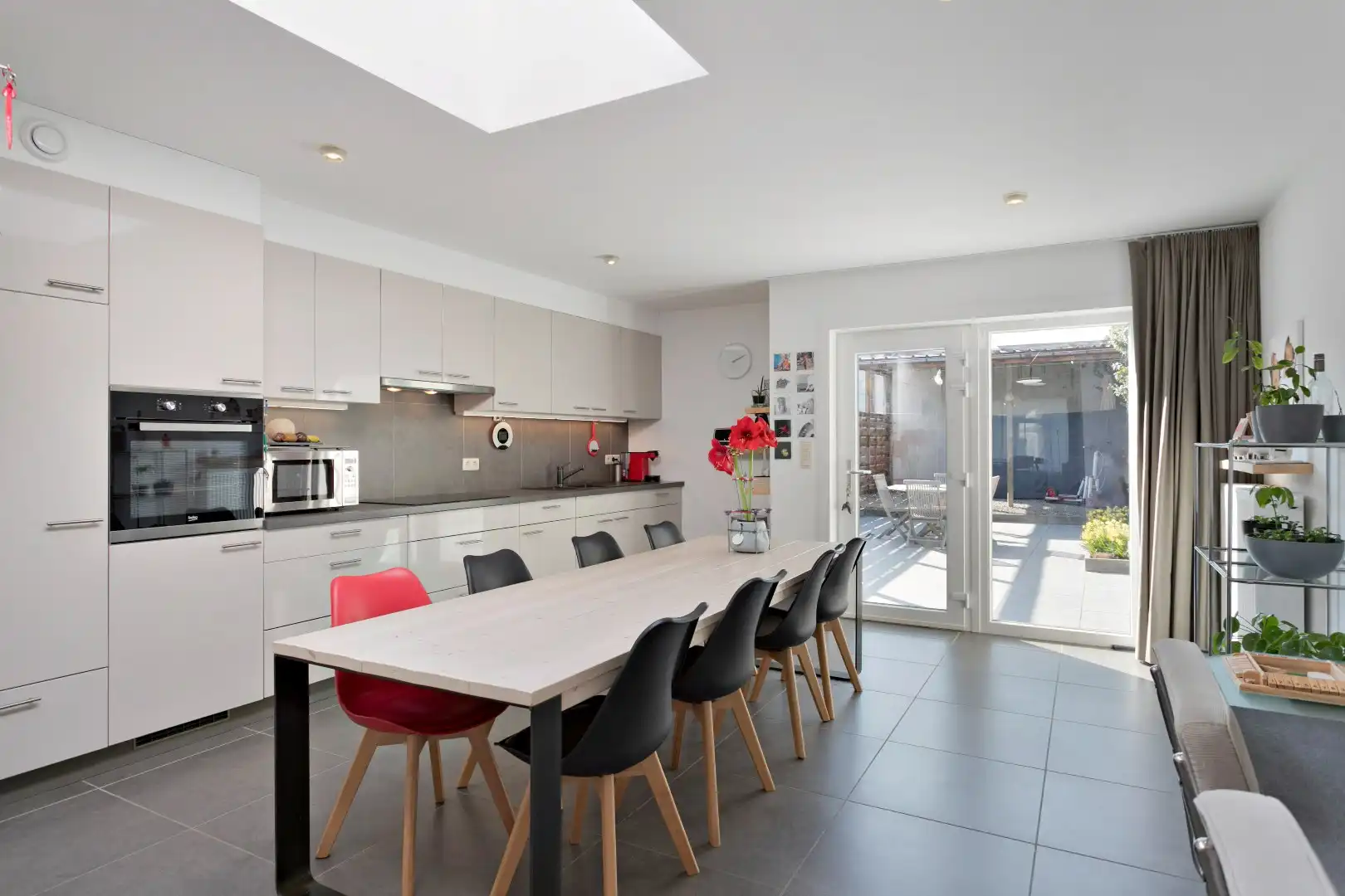 Stijlvolle gezinswoning met 3 slaapkamers en tuin. foto 9