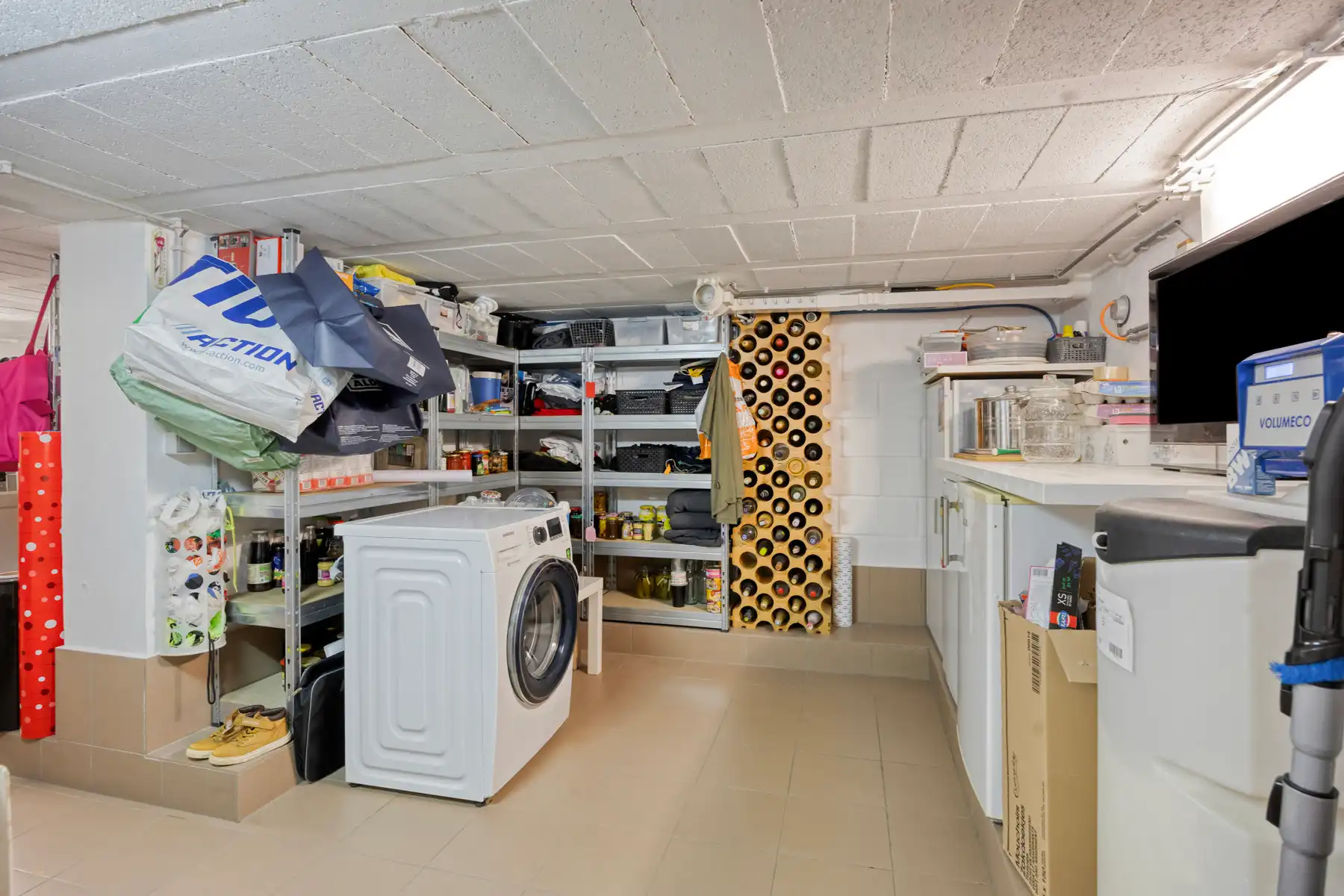 Gerenoveerde woning met 3 slaapkamers, 2 badkamers en garage foto 22