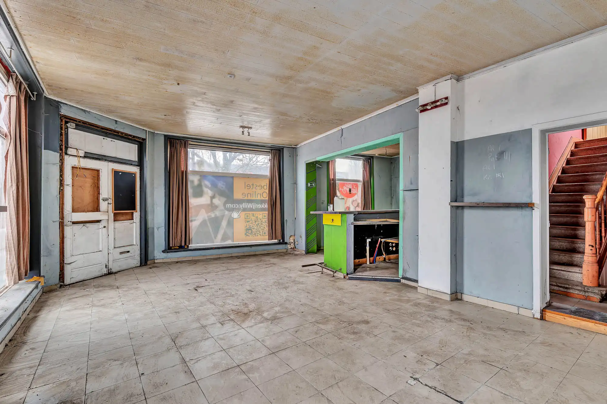 Volledig te renoveren handelspand met woonst op toplocatie foto 5