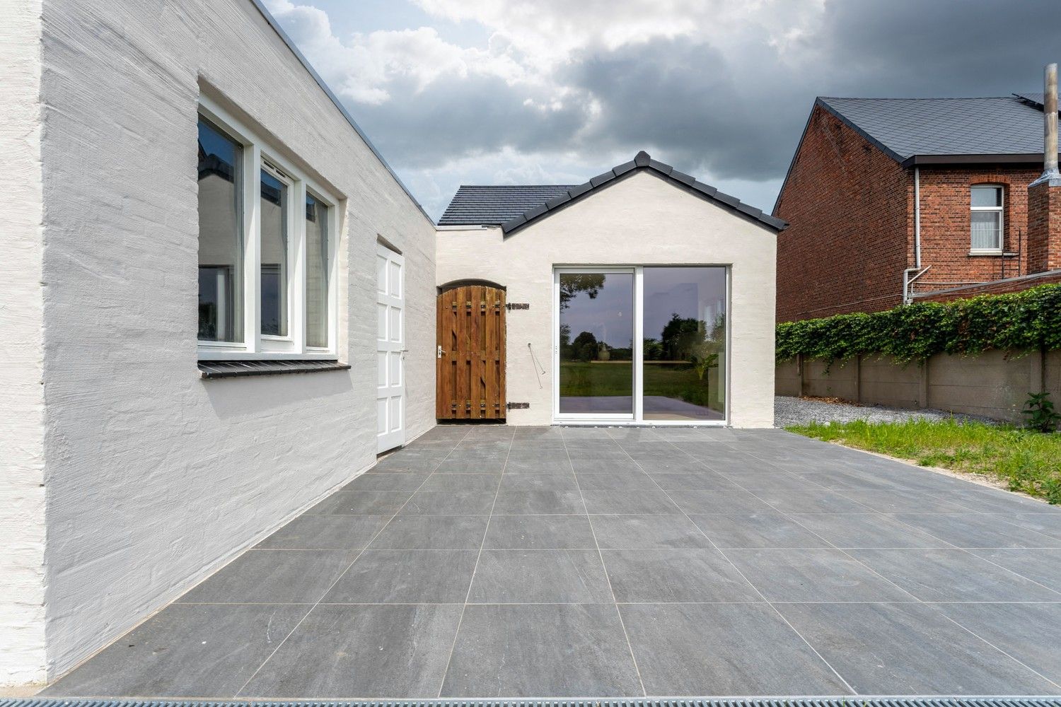 Volledig gerenoveerde woning op een perceel van 1670m² met een open zicht over de weiland nabij de Nederlandse grens foto 47