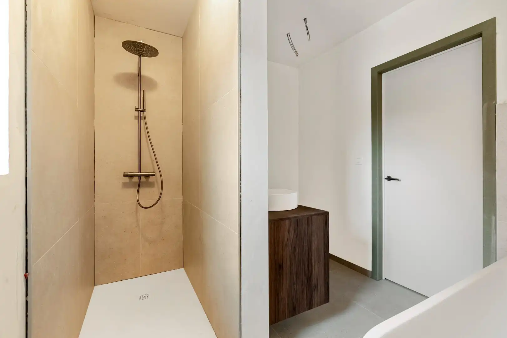 Exclusieve, volledig afgewerkte halfvrijstaande woning na transformatie van bestaande hoeve naar 2 BEN-woningen!  foto 18