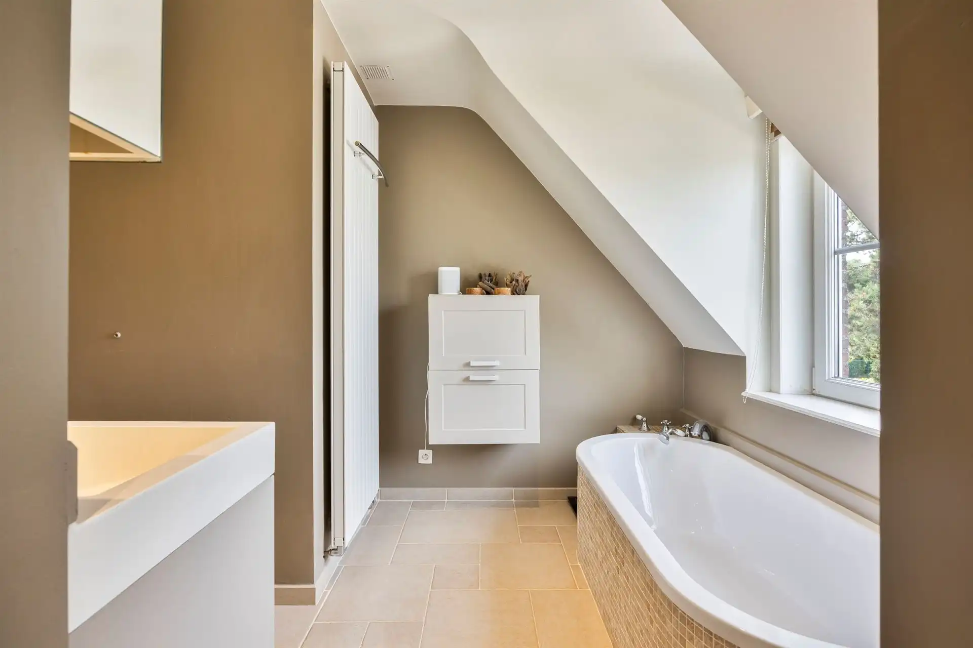 Instapklare woning met 3slpk's en bew. opp. van 220 m²! foto 23