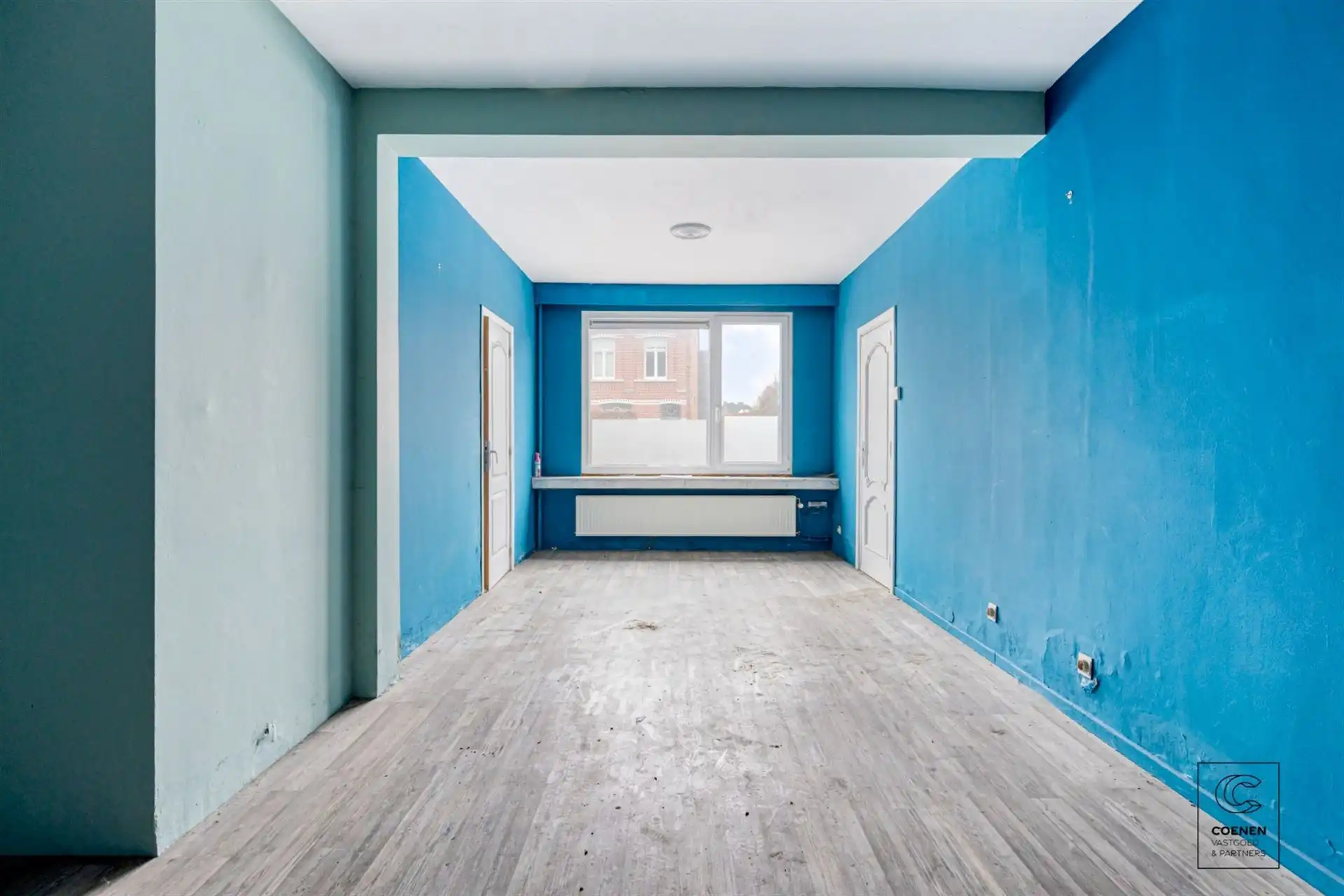 Te renoveren app. met handelsruimte op een gunstige locatie! foto 2