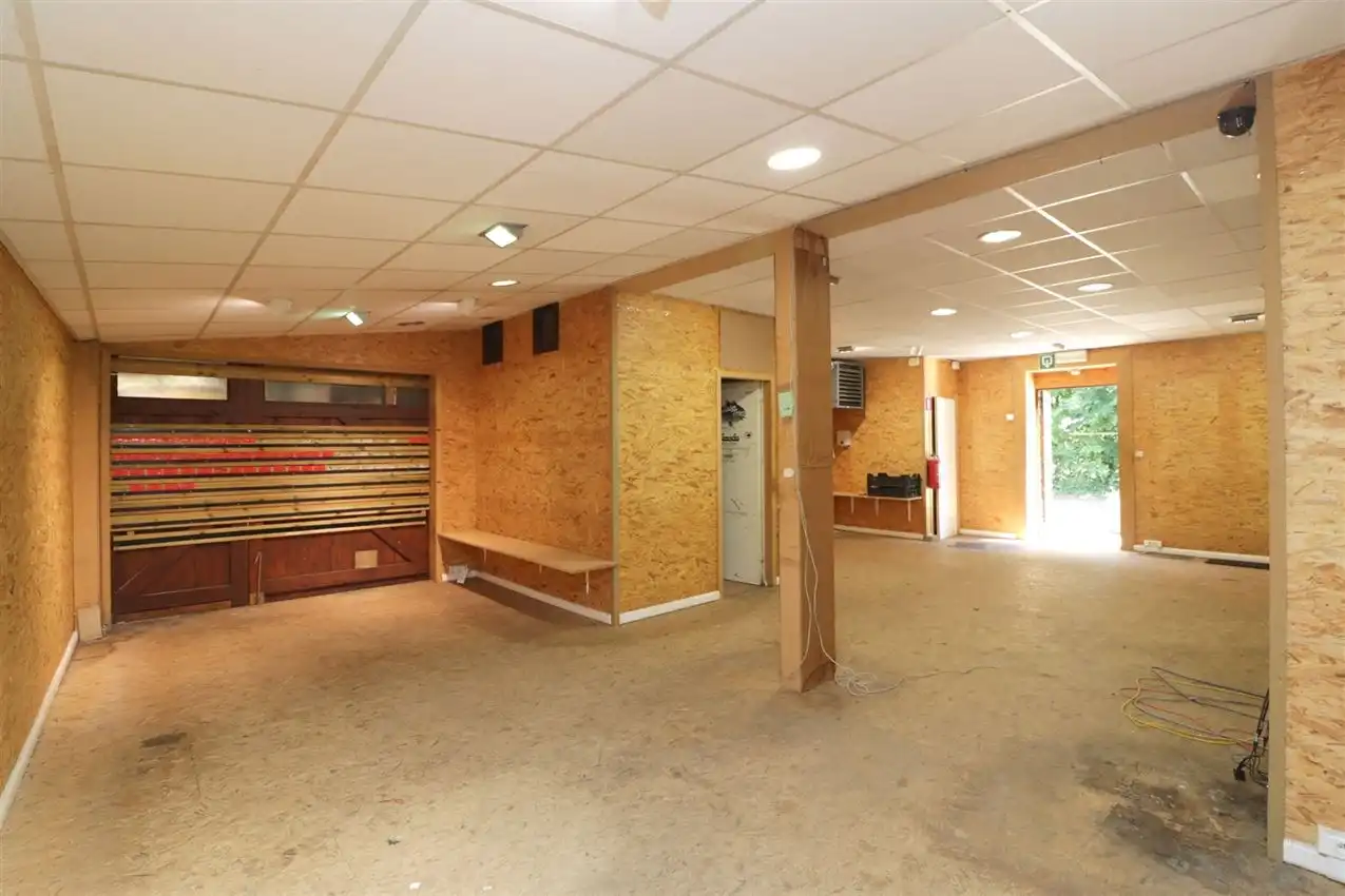handelszaak met magazijn op zeer zichtbare locatie foto 23