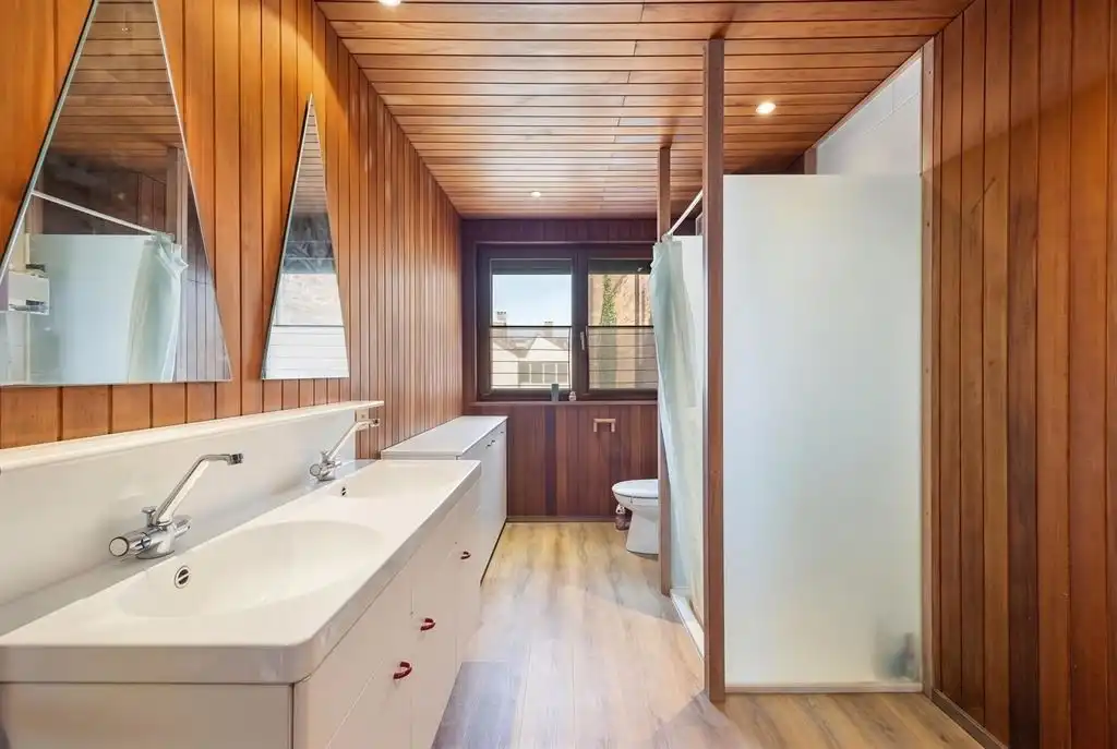 Ruime woning met terras en atelier foto 13