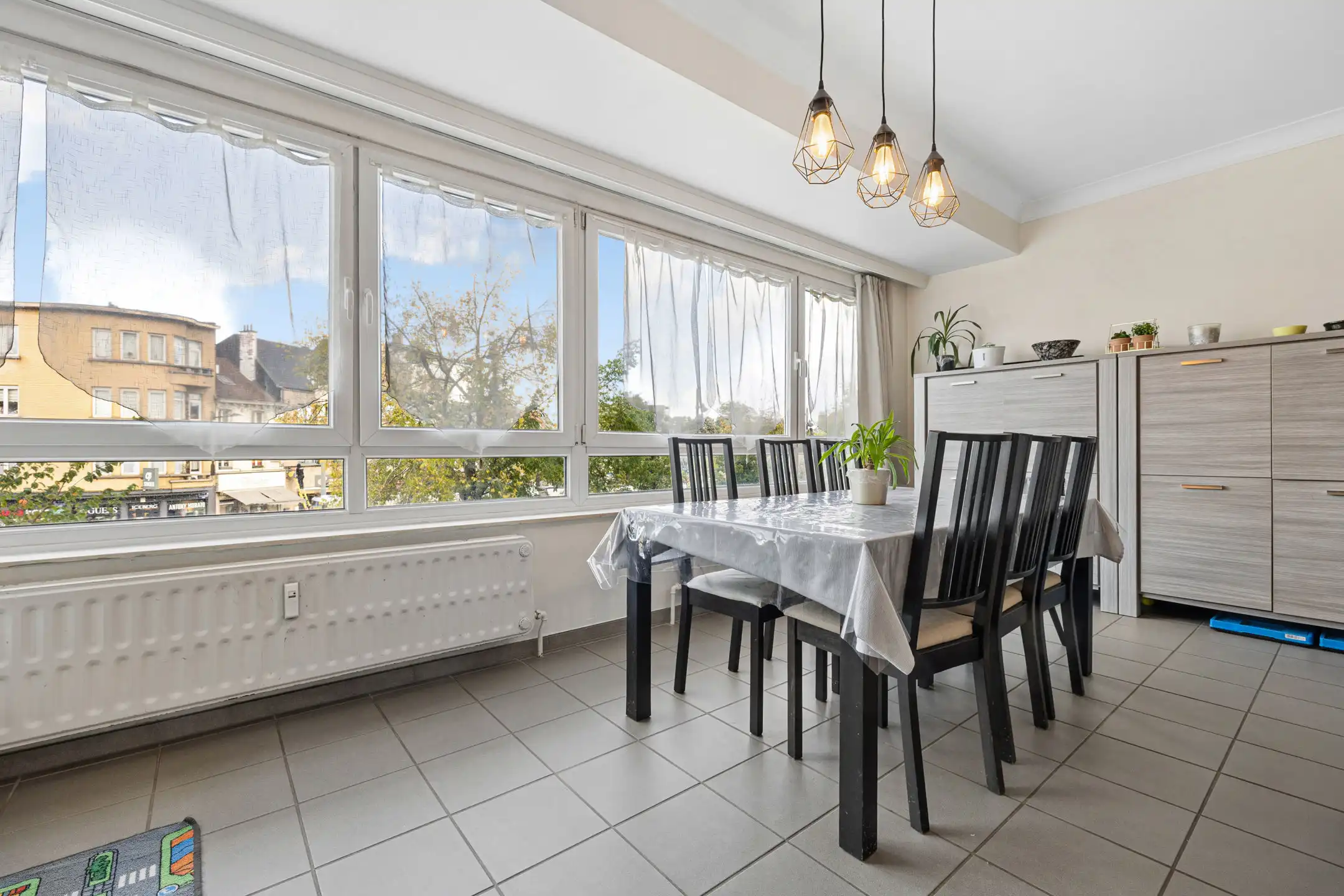BERCHEM –Gerenoveerd 1-slaapkamerappartement met ZUID terras foto 5