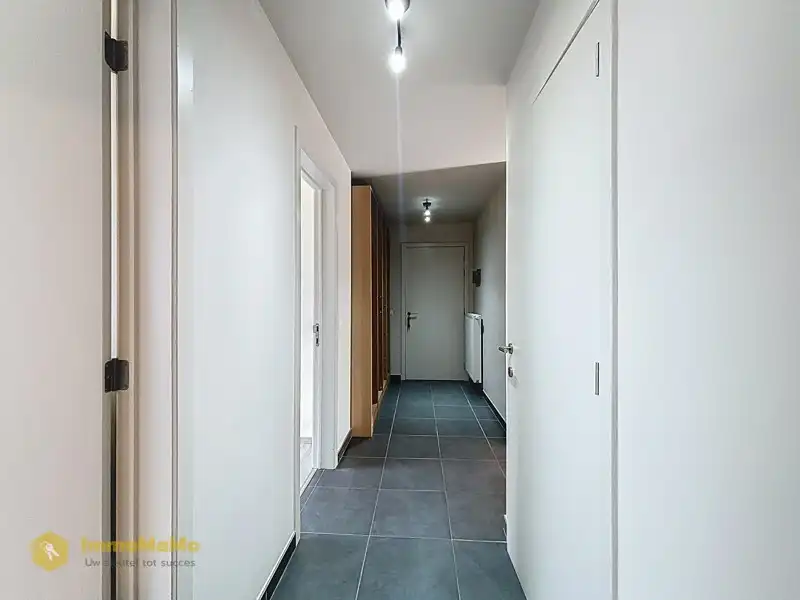 APPARTEMENT MET TERRAS EN GARAGE TE HUUR foto 8