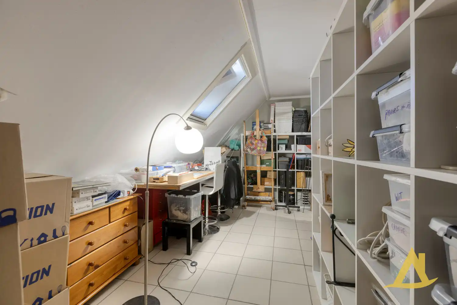 ZEER RUIM APPARTEMENT MET STUDIO EN 2 AUTOSTAANPLAATSEN TE DIEST! foto 35
