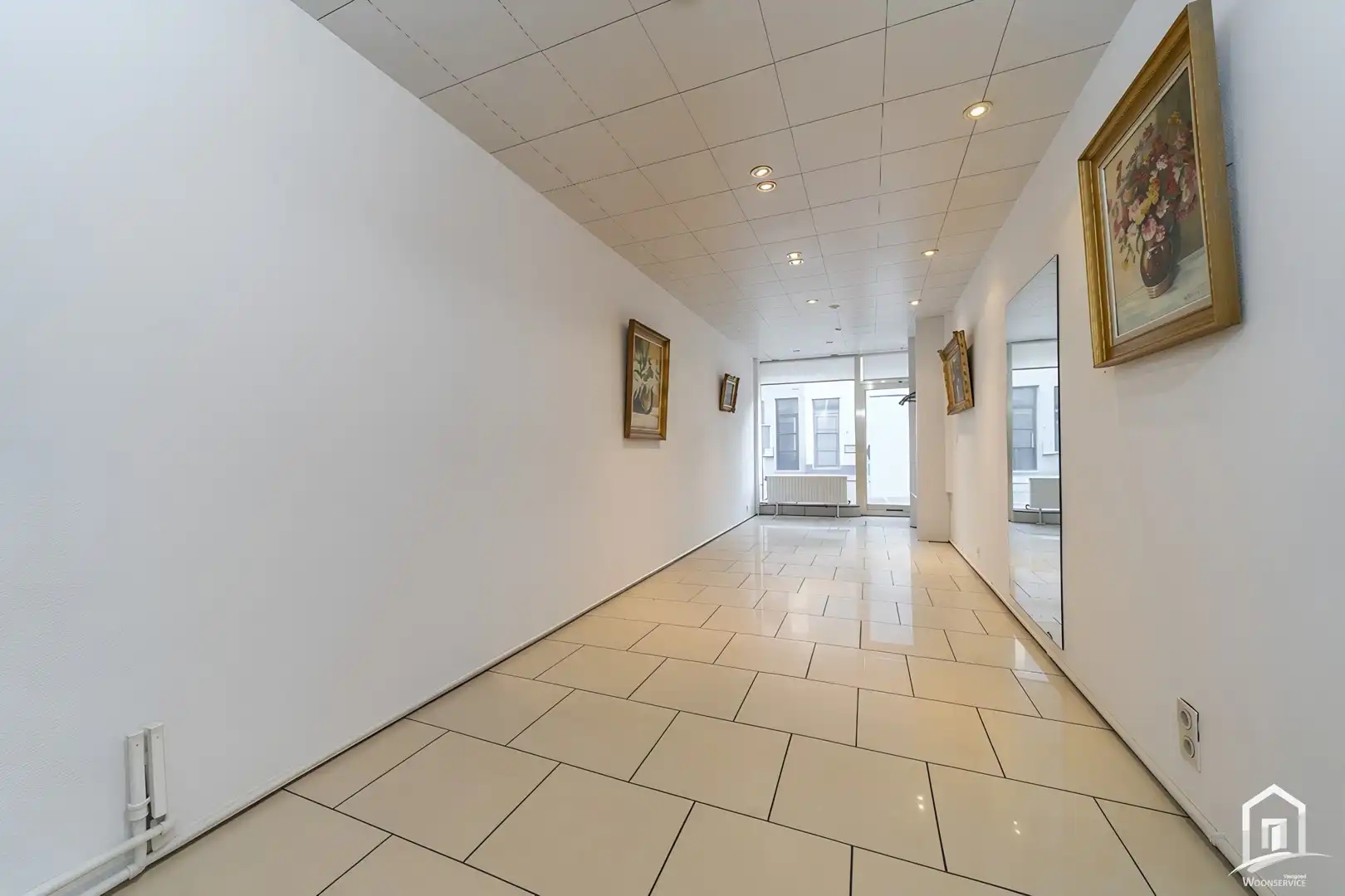 Multifunctionele woning met ruime garage foto 3