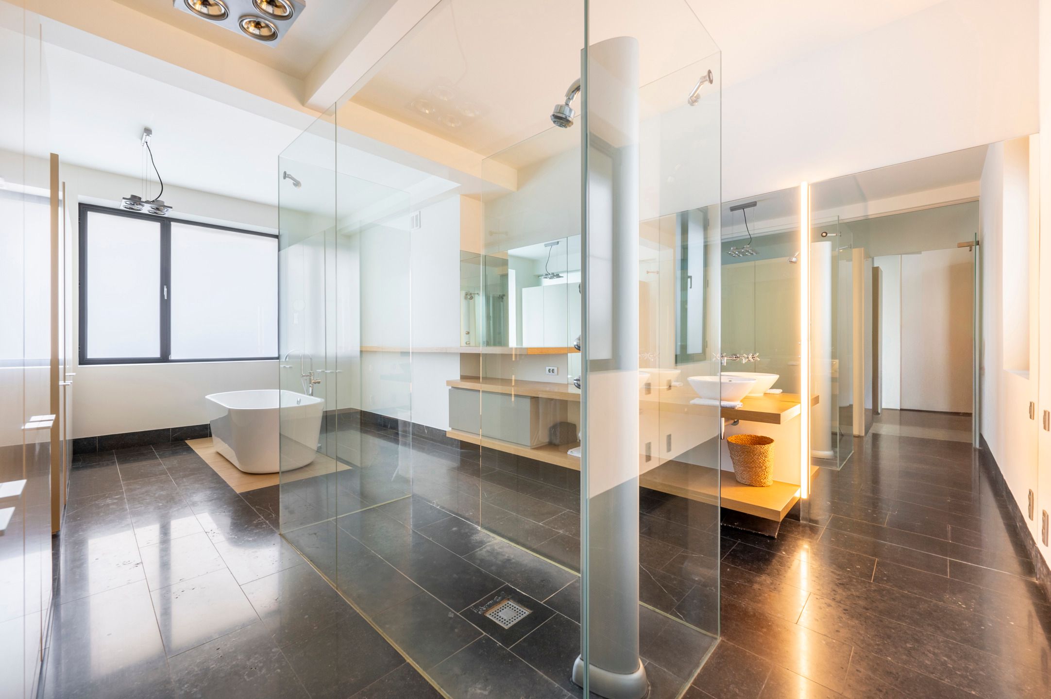 Unieke loft met karakter en licht in art-deco gebouw foto 16