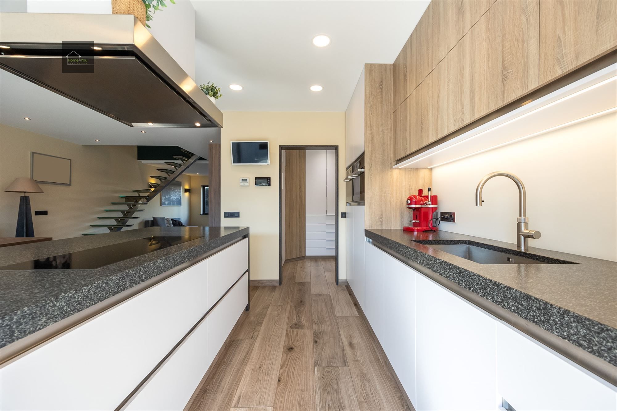 Moderne, energiezuinige halfopen woning in de rustige Vredewijk foto 9