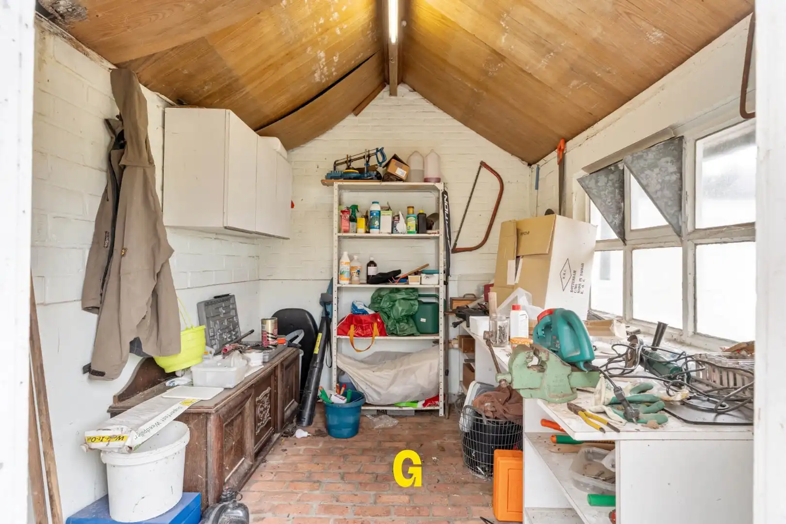 Te renoveren doch verzorgde halfopen woning met vier slaapkamers op 6a 43ca foto 22