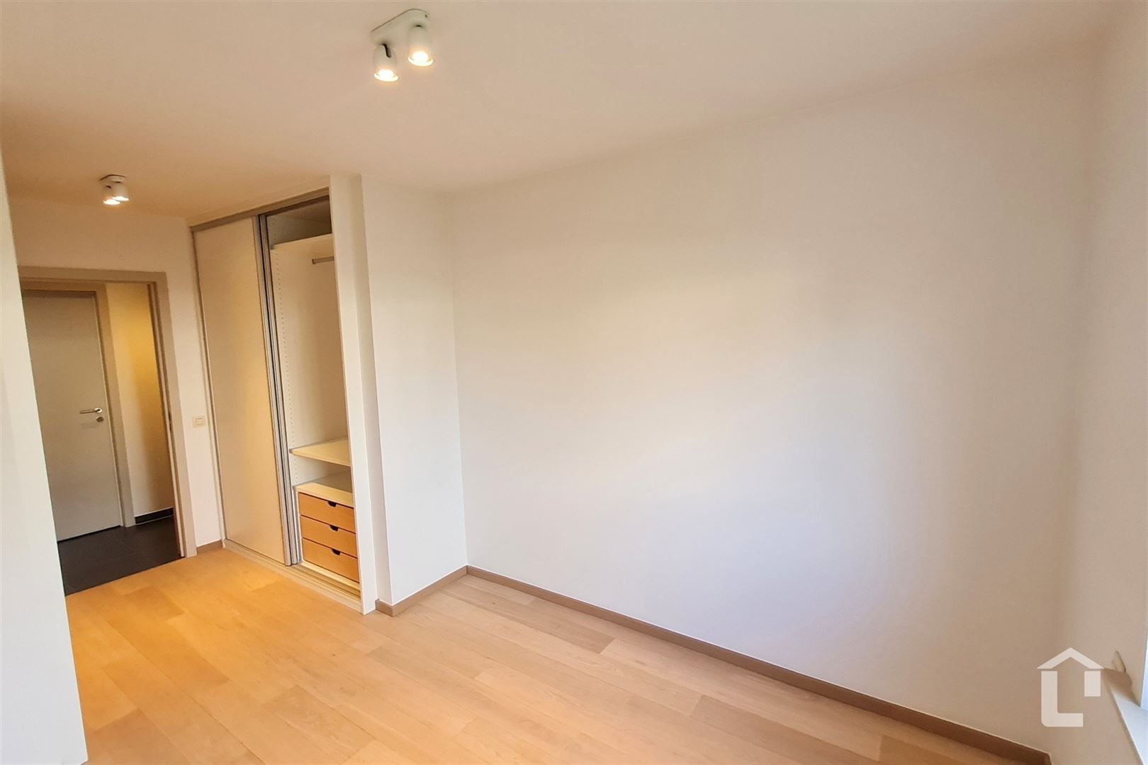 Ruim gelijkvloers appartement met eigen tuin foto 8