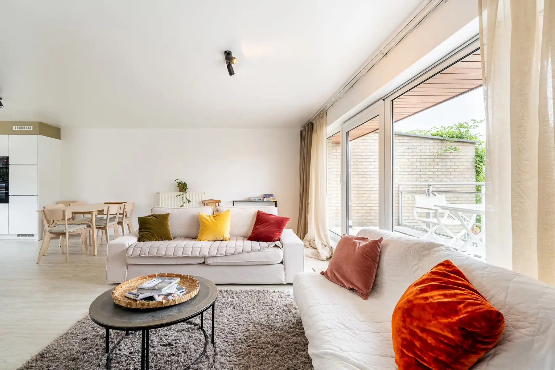 Rustig gelegen, gemeubelde bel-etage woning met garage  foto 3