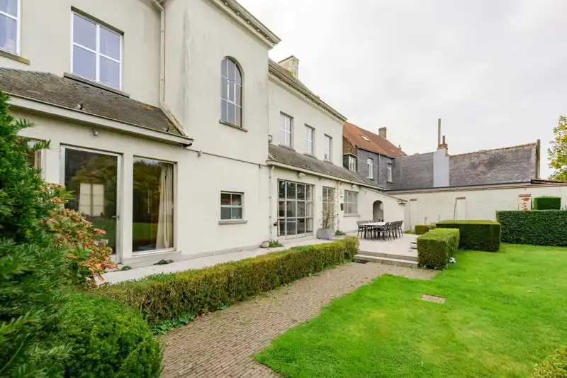 🏡 Unieke herenwoning te huur in het hart van Aarsele! foto 44