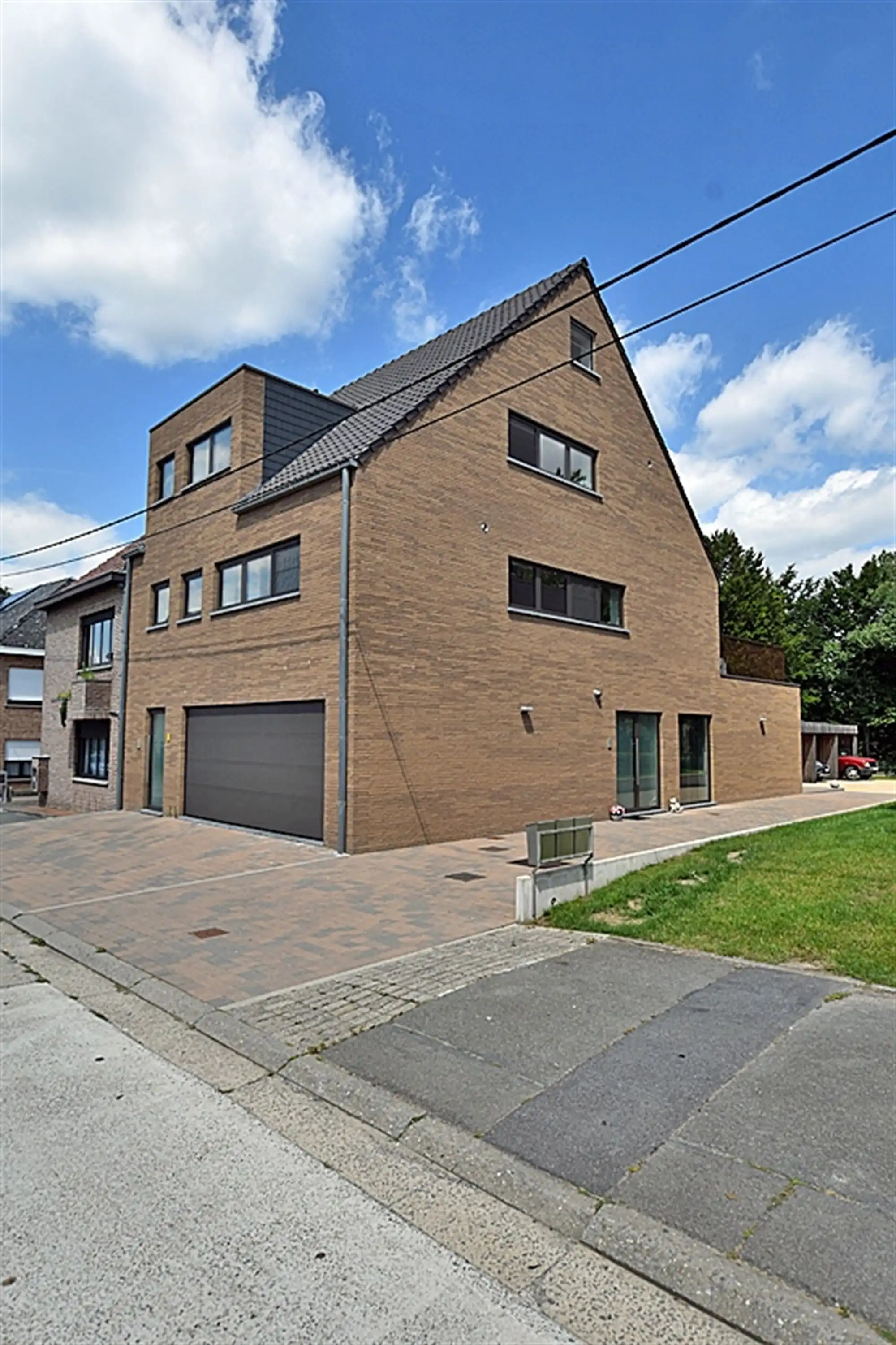 Recent, instapkl. APPARTEMENT met 2 slpks, terras & ruime garage foto {{pictureIndex}}