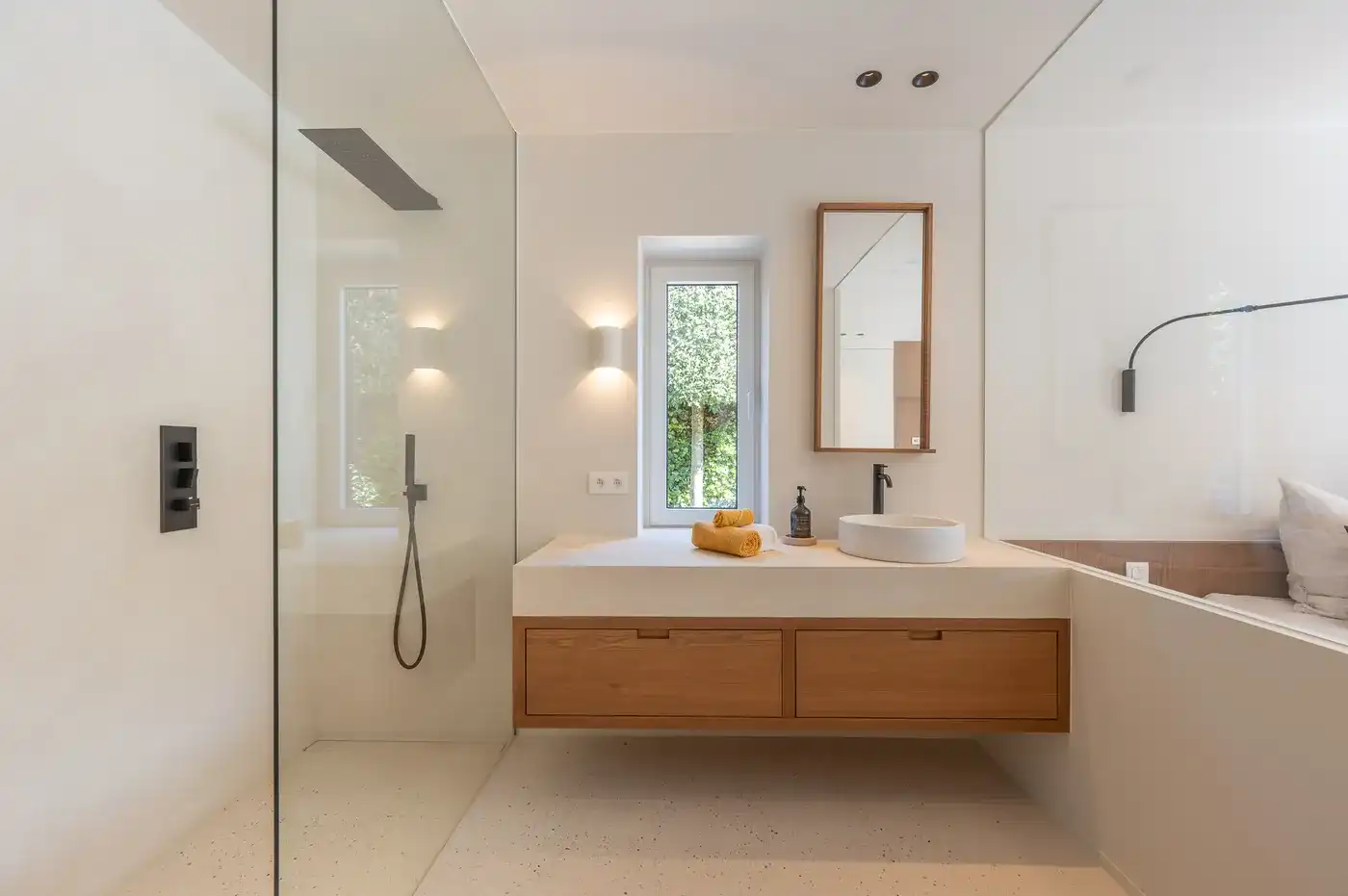 Luxueus gerenoveerde villa met zwembad op een toplocatie in een rustige residentiële wijk van het Zoute. foto 11