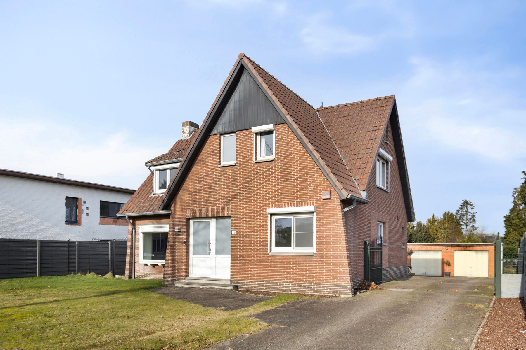 Ruim en stijlvol familiehuis, 4 Slaapkamers, grote tuin.  foto 4
