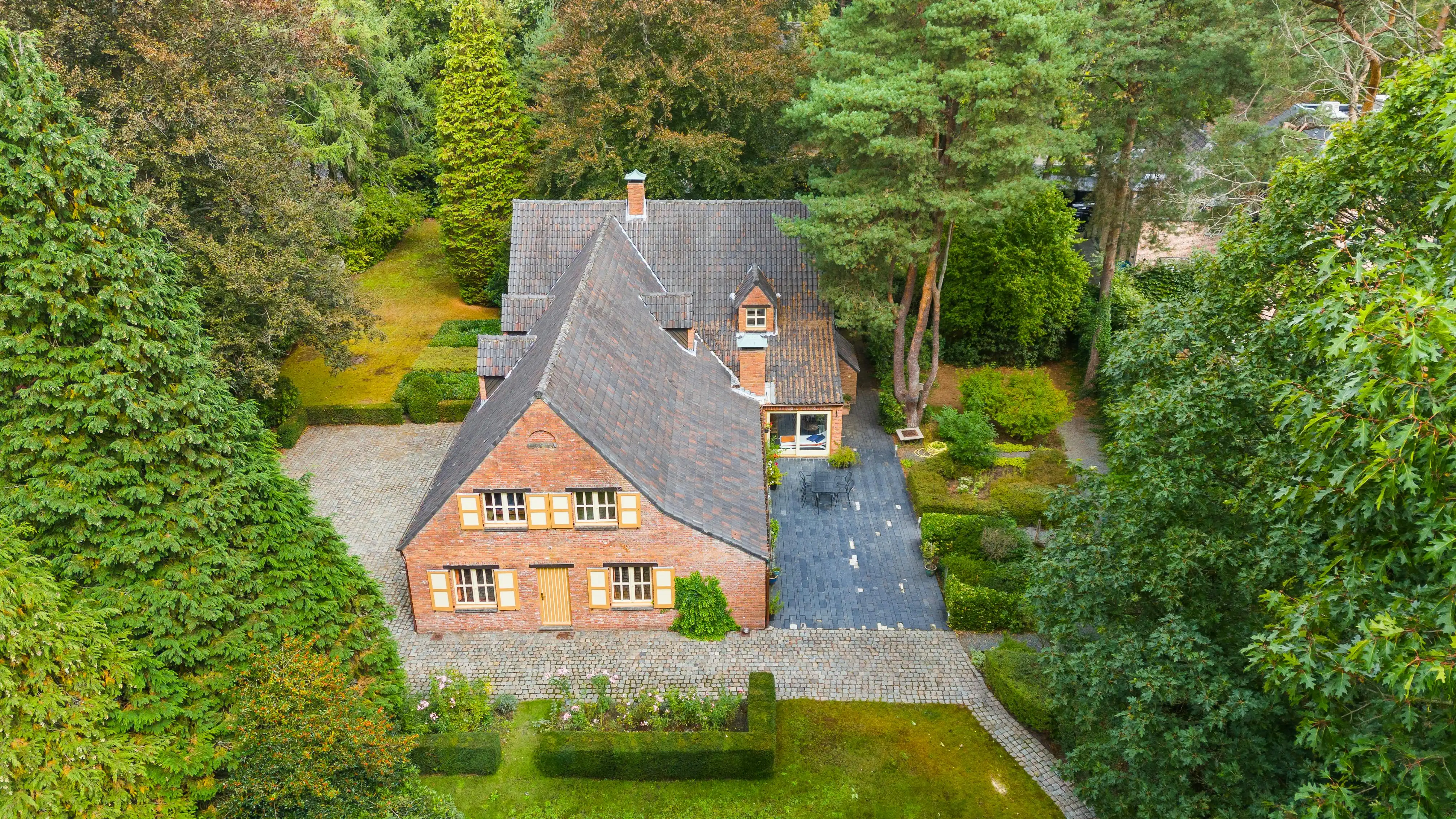 Karaktervolle villa met bijgebouw te koop in Schilde foto 5