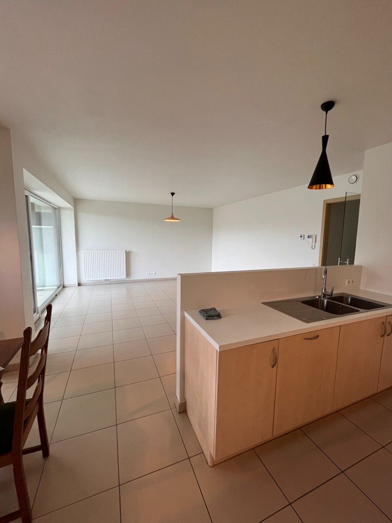 Zeer aangenaam 2-slaapkamerappartement met ruim terras en open zicht te Dok Noord foto 2