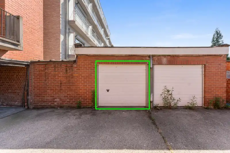 Gerenoveerd appartement met garage foto 13
