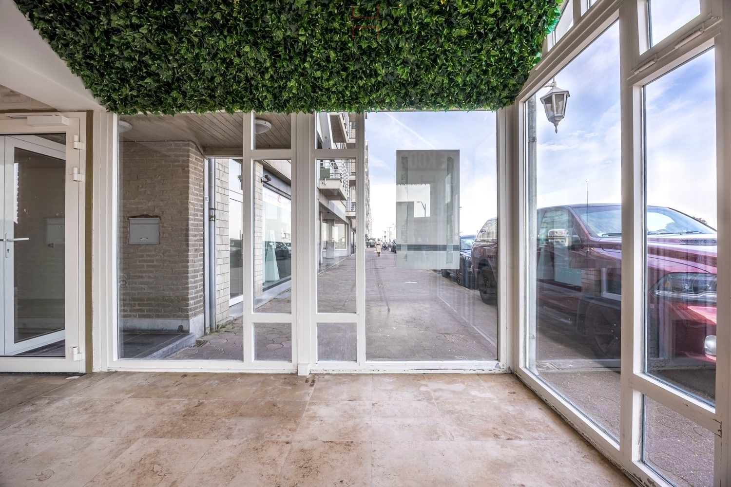 Handel / horeca gelijkvloers op de Zeedijk van Knokke. foto 17