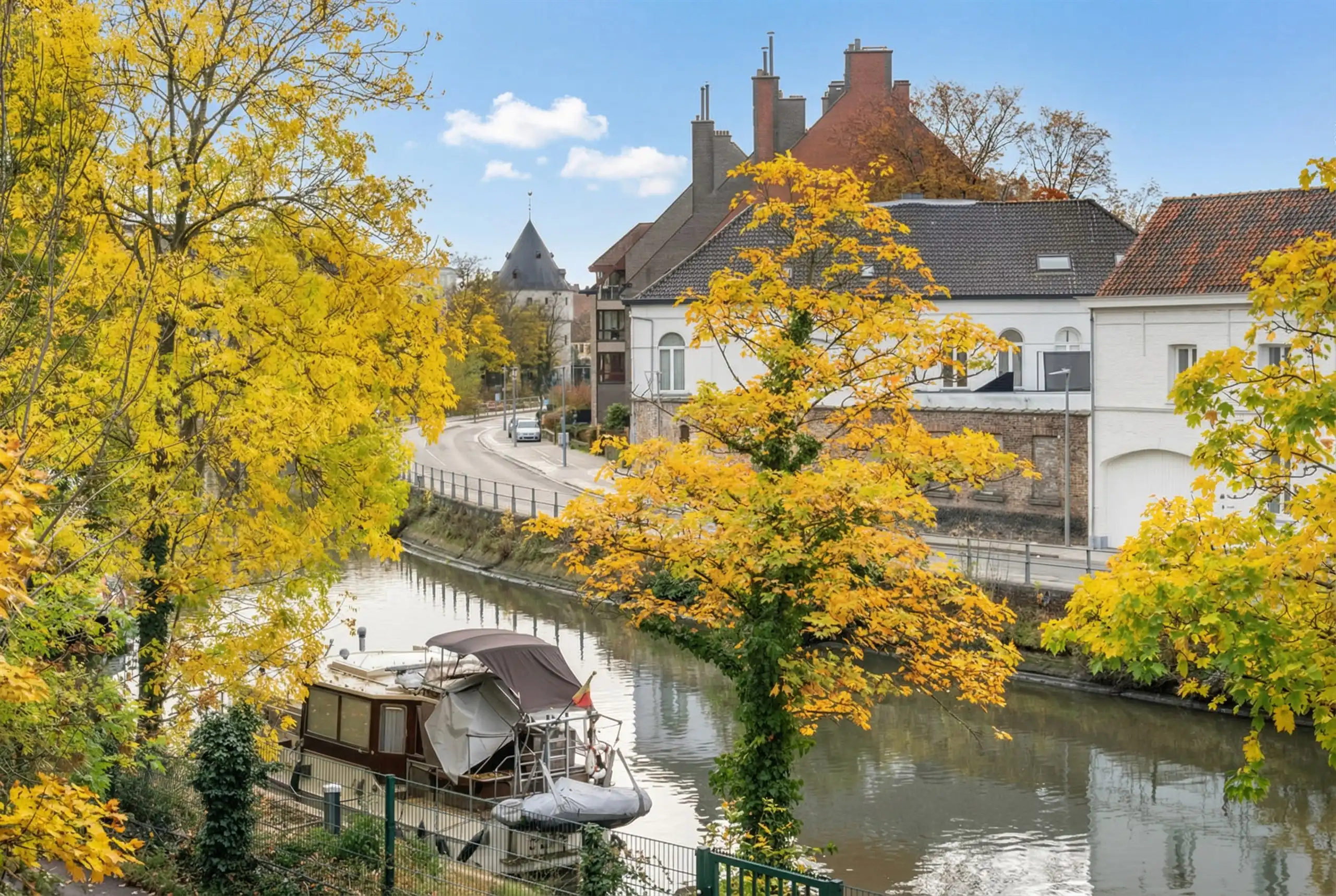 Machtig, prachtig luxe appartement met frontaal Leiezicht! foto 2