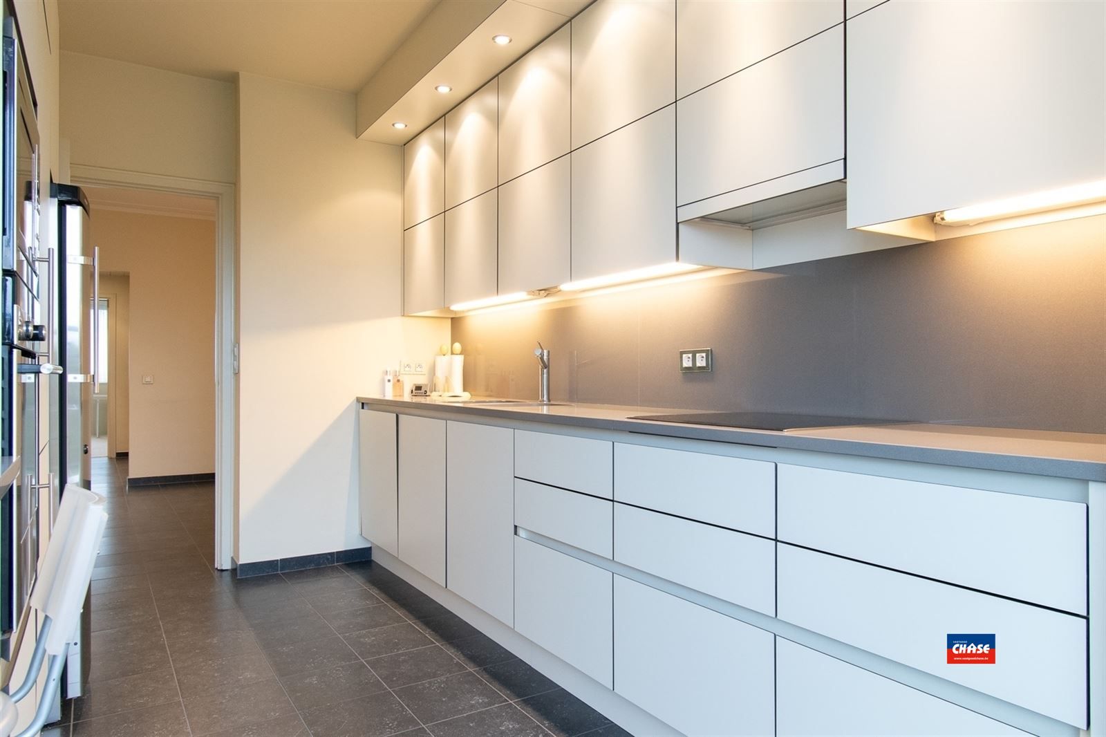 Ruim appartement met 2 slaapkamers & groot terras foto 9