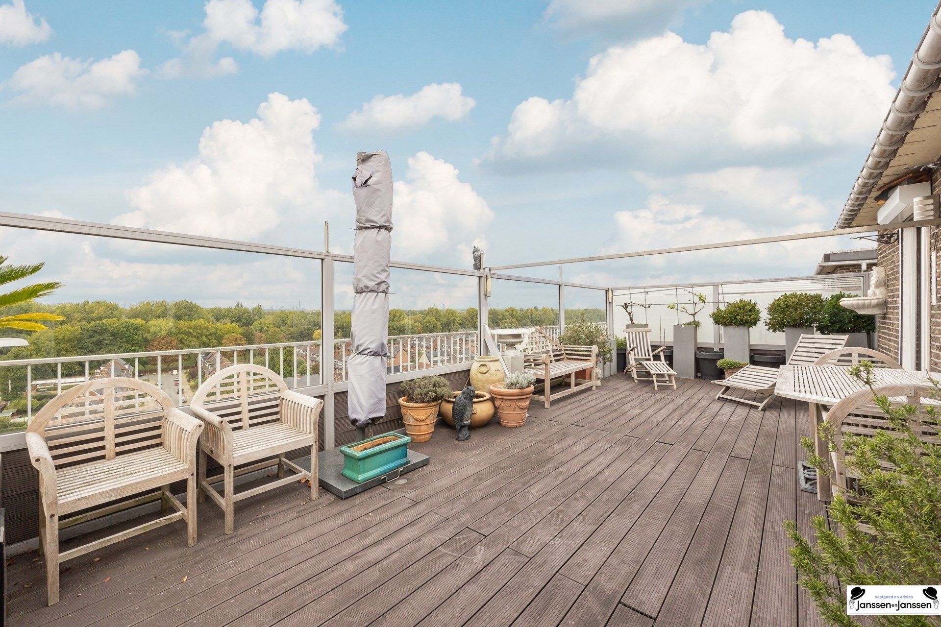 Uniek appartement met prachtig dakterras en panoramisch uitzicht foto 25