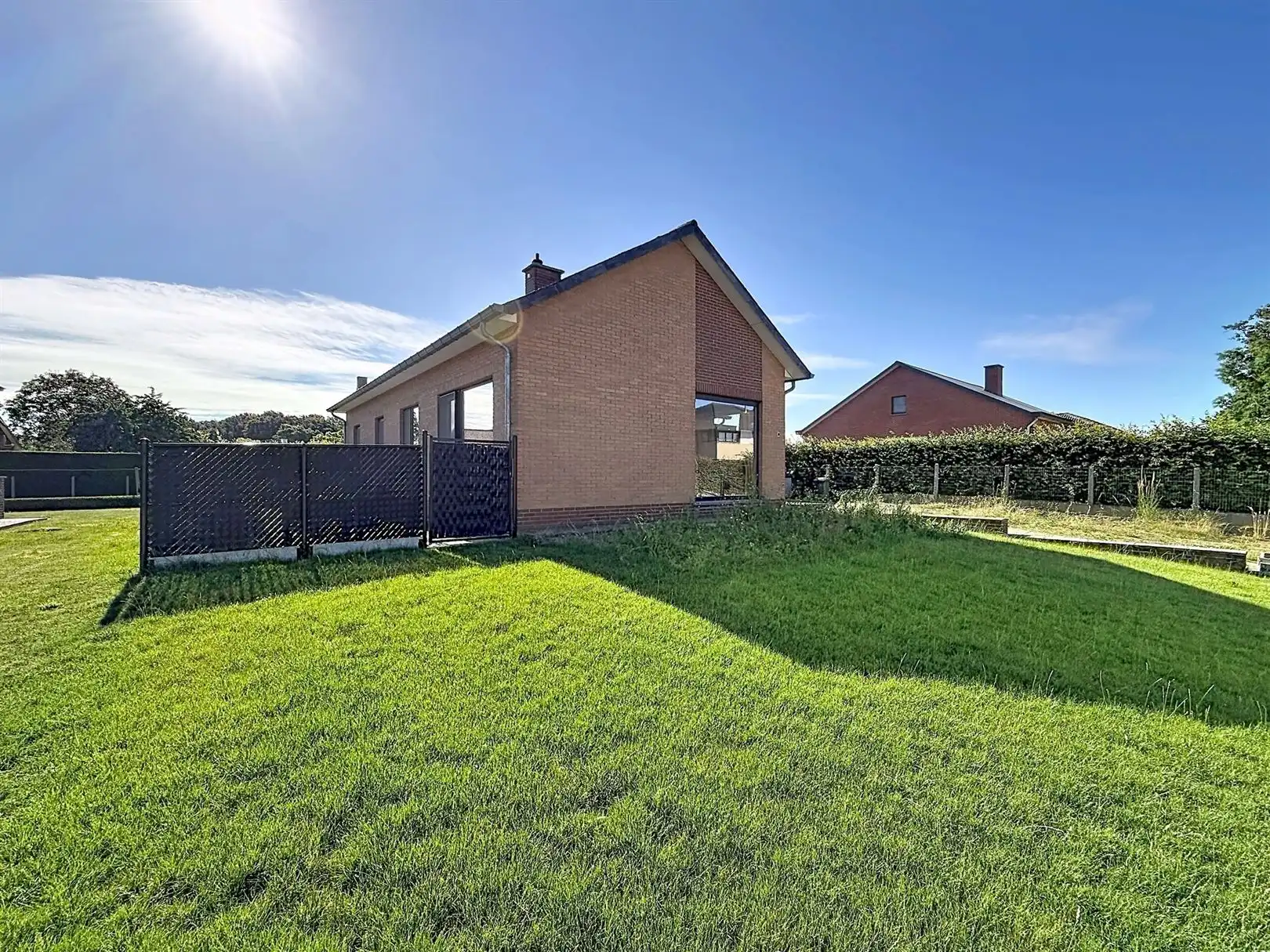 Bungalow met 4 slpks, tuin, garage, 8a 46ca foto 4