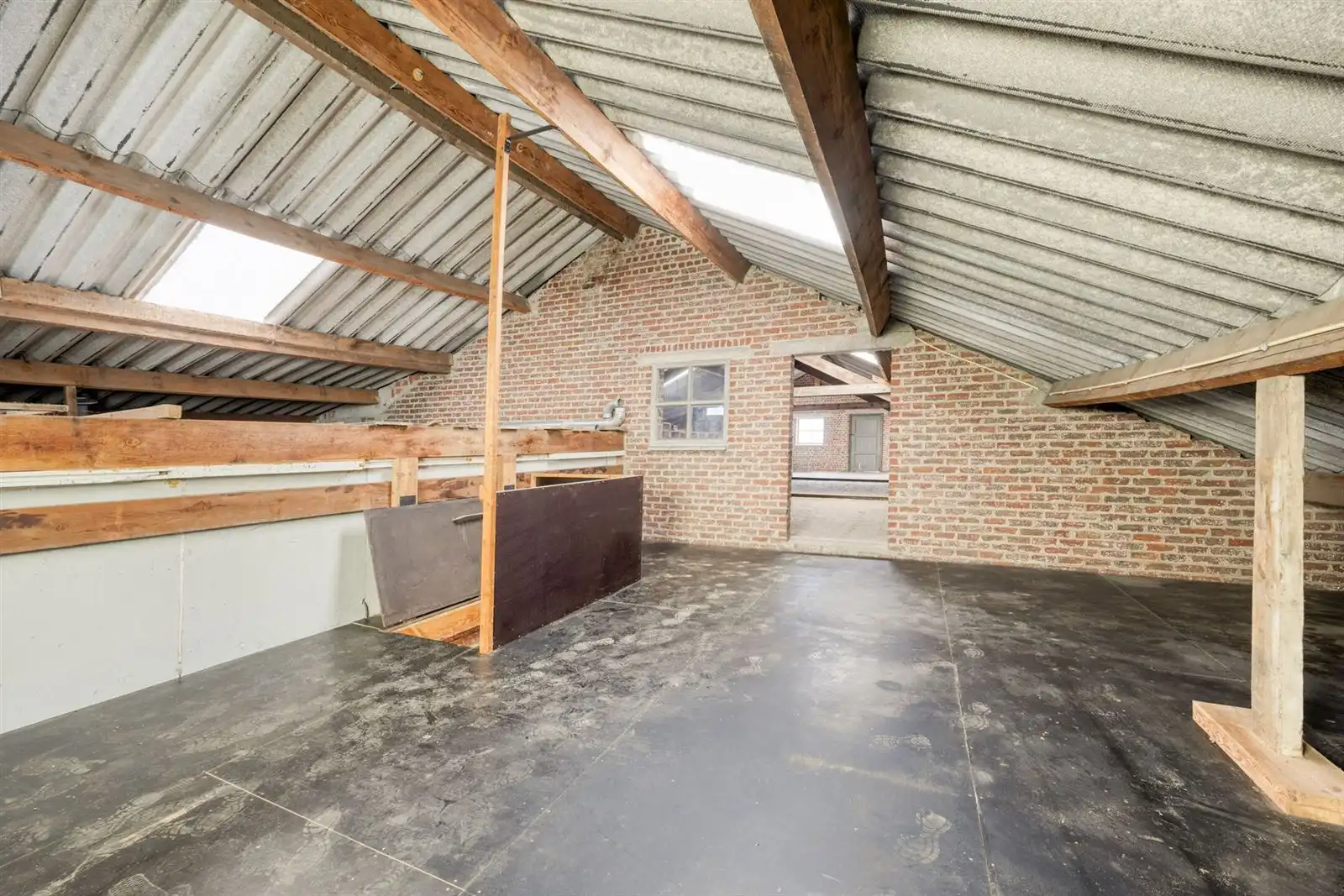Woning met ruime loods te koop foto 38