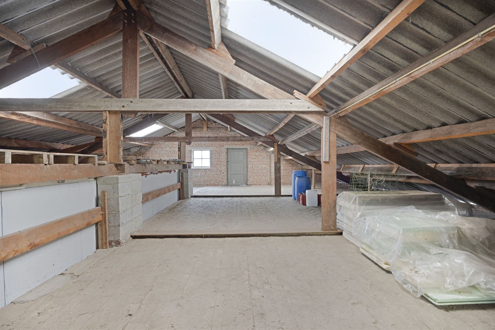 Woning met ruime loods te koop foto 38