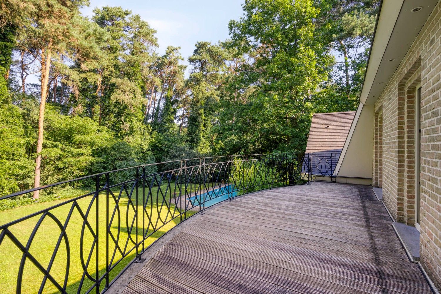 Exclusieve, royale villa in prestigieuze villawijk te Maasmechelen foto 32