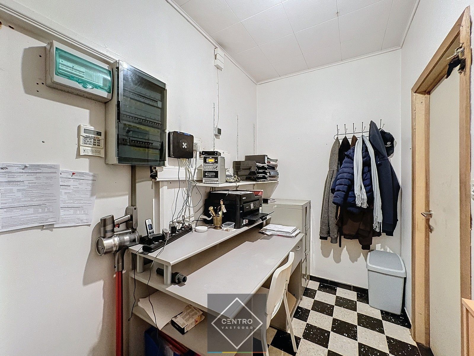 PERFECT INGERICHTE en GOED draaiende frituur met opslagruimte! foto 15