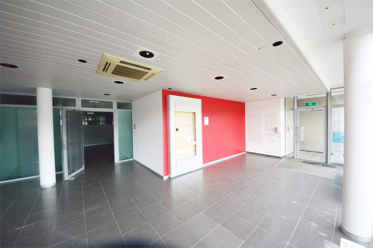 MODERN COMMERCIEEL GELIJKVLOERS 400 M2 OPTIONELE PARKING foto 4
