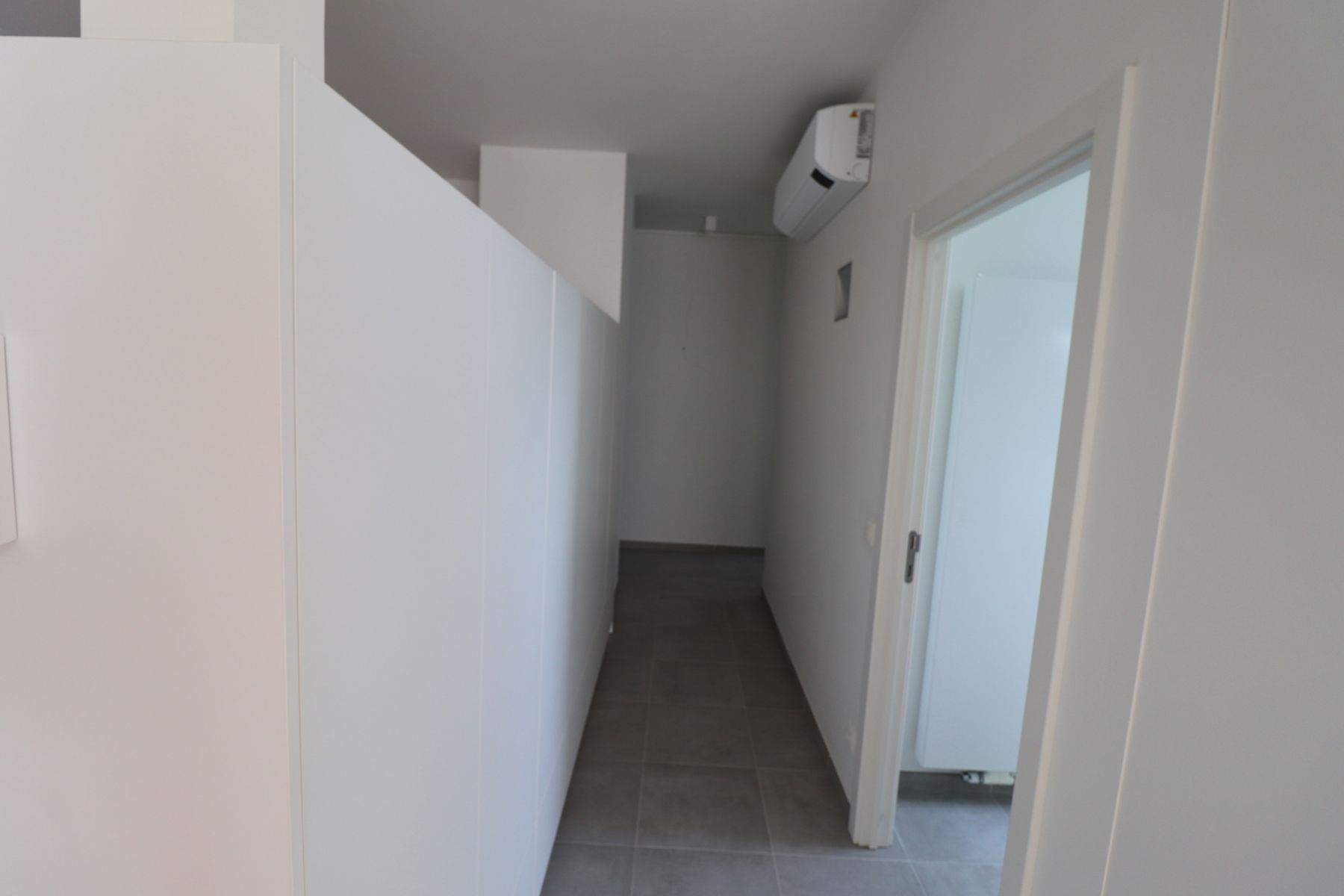 Modern en energiezuinig 2-slaapkamerappartement met carport en ruim terras. foto 5