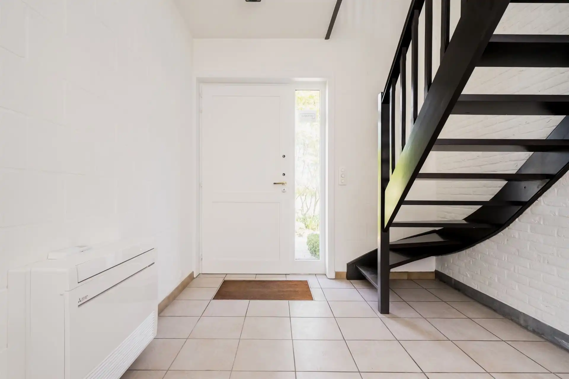 Ruime villa met 6 slaapkamers, zonnige tuin, 2 garages en oprit in rustige woonwijk te Lier foto 5