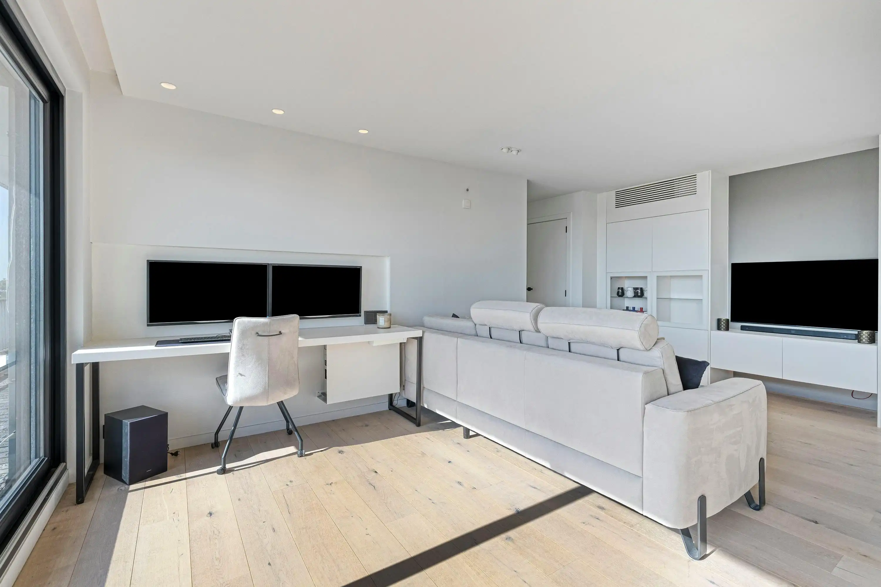 Instapklaar appartement op de 8ste verdieping met ruim terras en open uitzicht foto 4