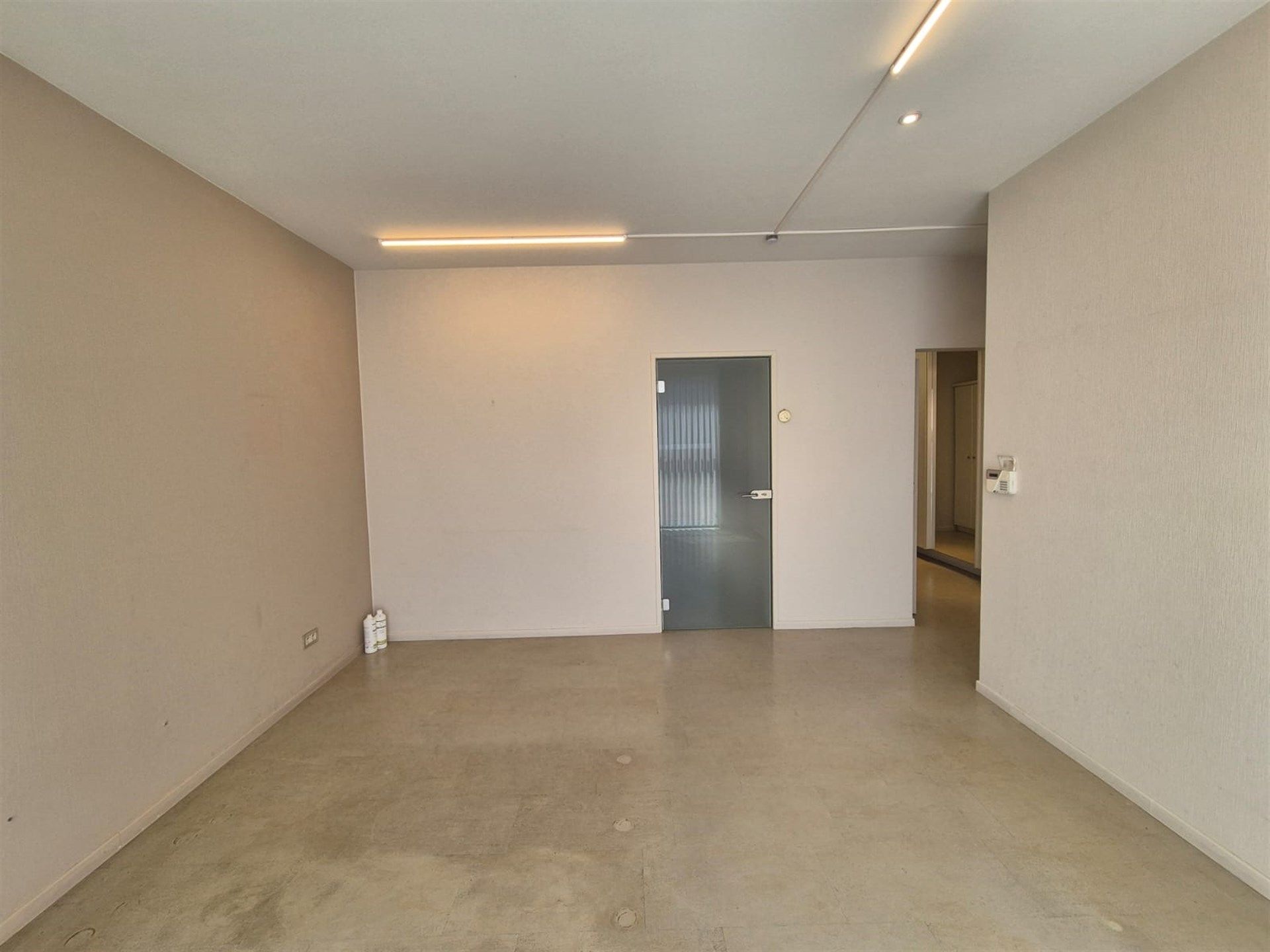 Gunstig gelegen ruime villa in groene omgeving.  foto 18