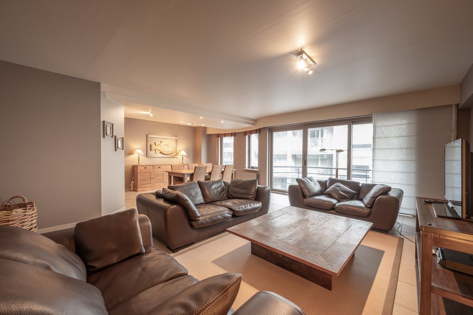 Zeer ruim gemeubeld appartement op wandelafstand van de Zee en de Dumortierlaan! foto 4