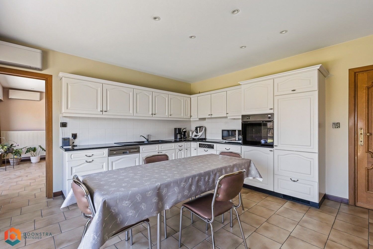 Instapklare woning met 5 slpkrs te OLV-Waver op 1983 m² foto 6