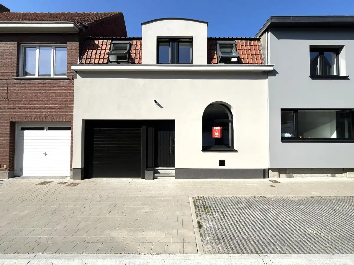 Dadizele – Instapklare gezinswoning met garage in het centrum foto {{pictureIndex}}