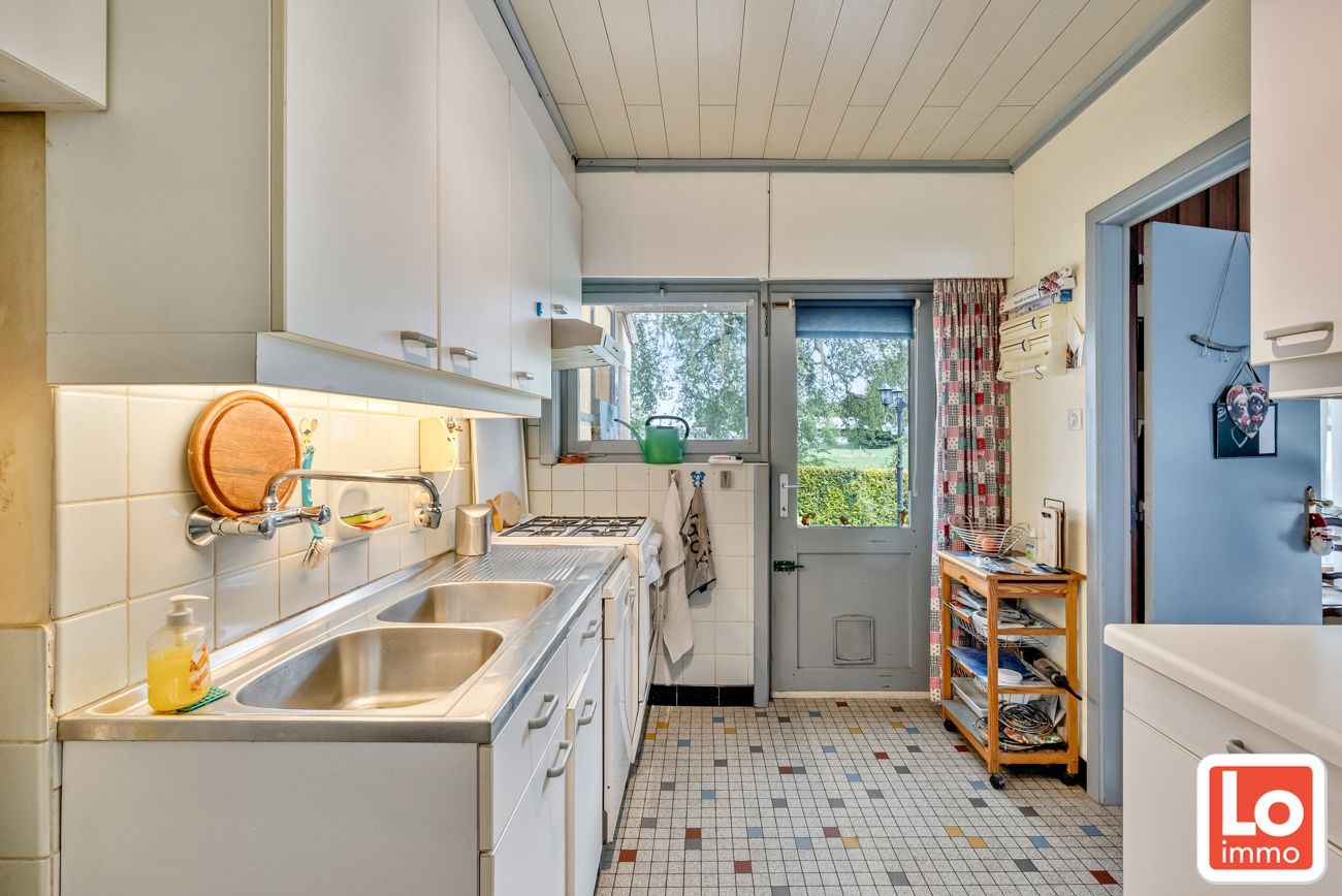 Te renoveren gelijkvloers woning met een open zicht op de achterliggende velden. foto 9