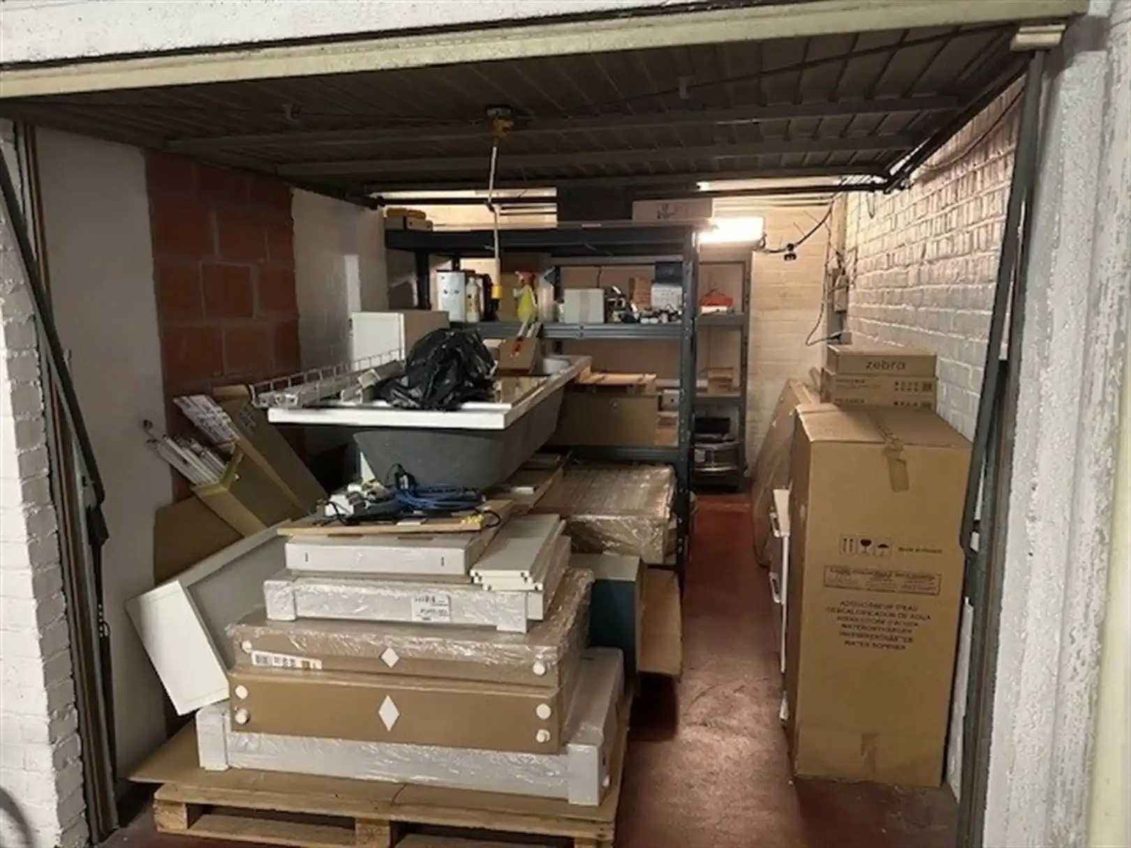 Gesloten garagebox te huur foto 2