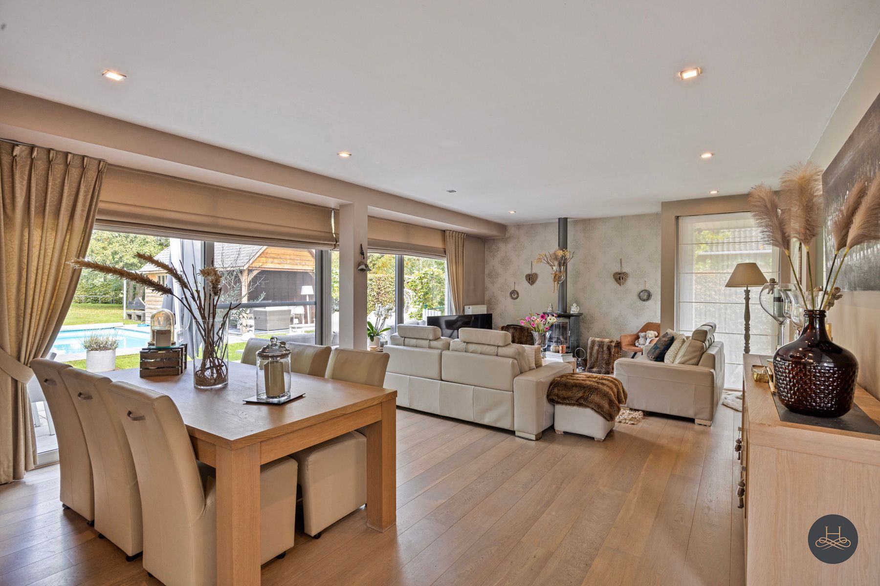 Ruime gezinswoning met zwembad in groene, rustige omgeving foto 18