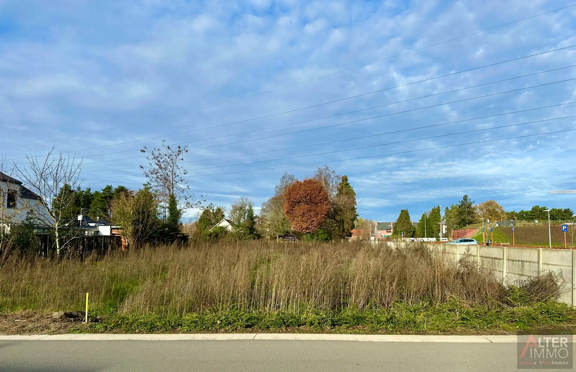 Lot 1 Bouwgrond voor halfopen bebouwing op 3a 79ca foto {{pictureIndex}}