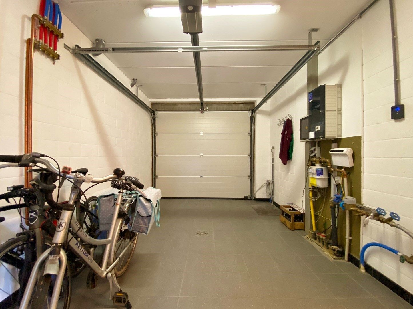 Recente halfopen woning met tuin, garage en tuinhuis  foto 13