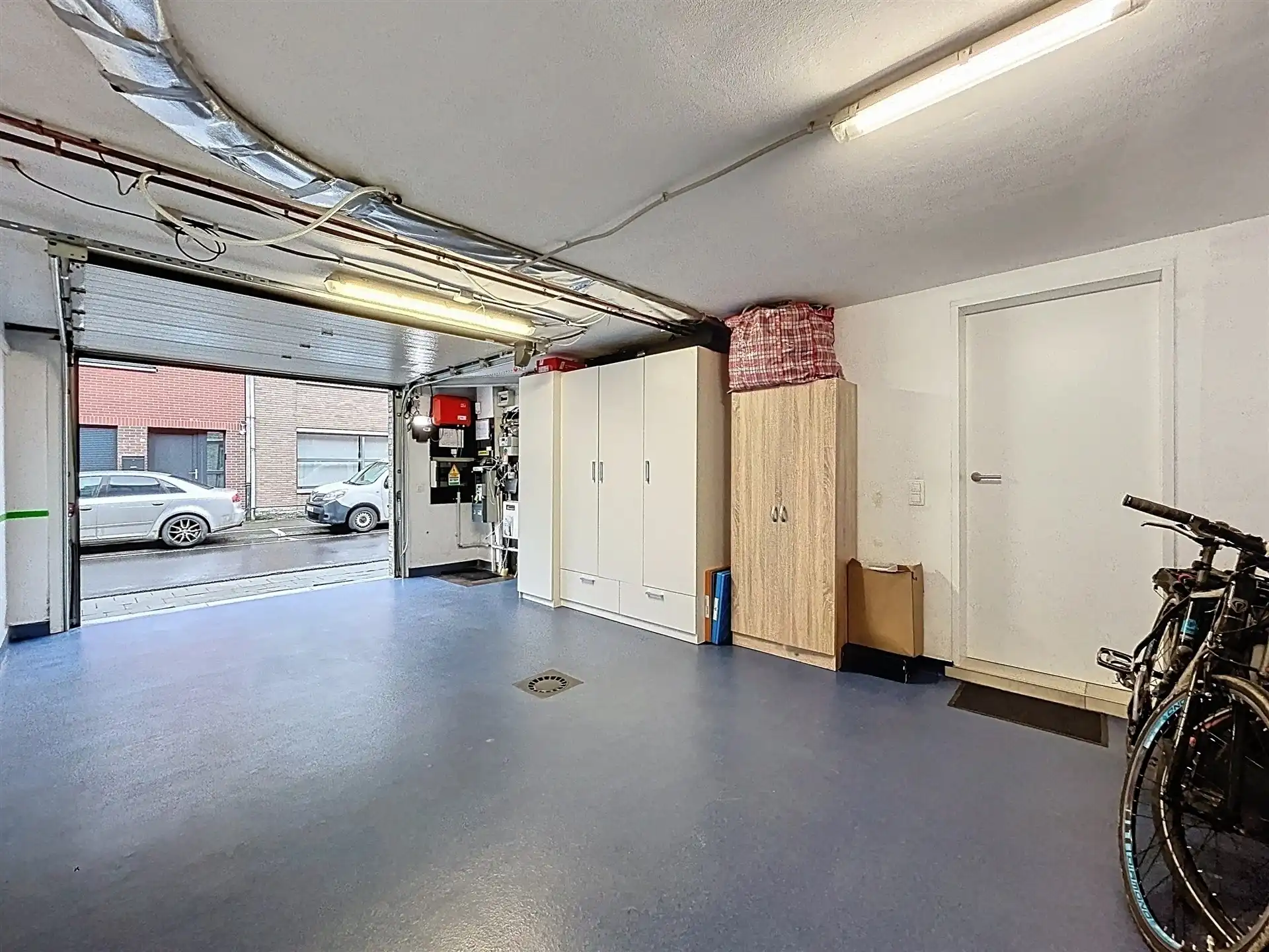 Moderne gezinswoning met 3 ruime slaapkamers en inpandige garage! foto 20