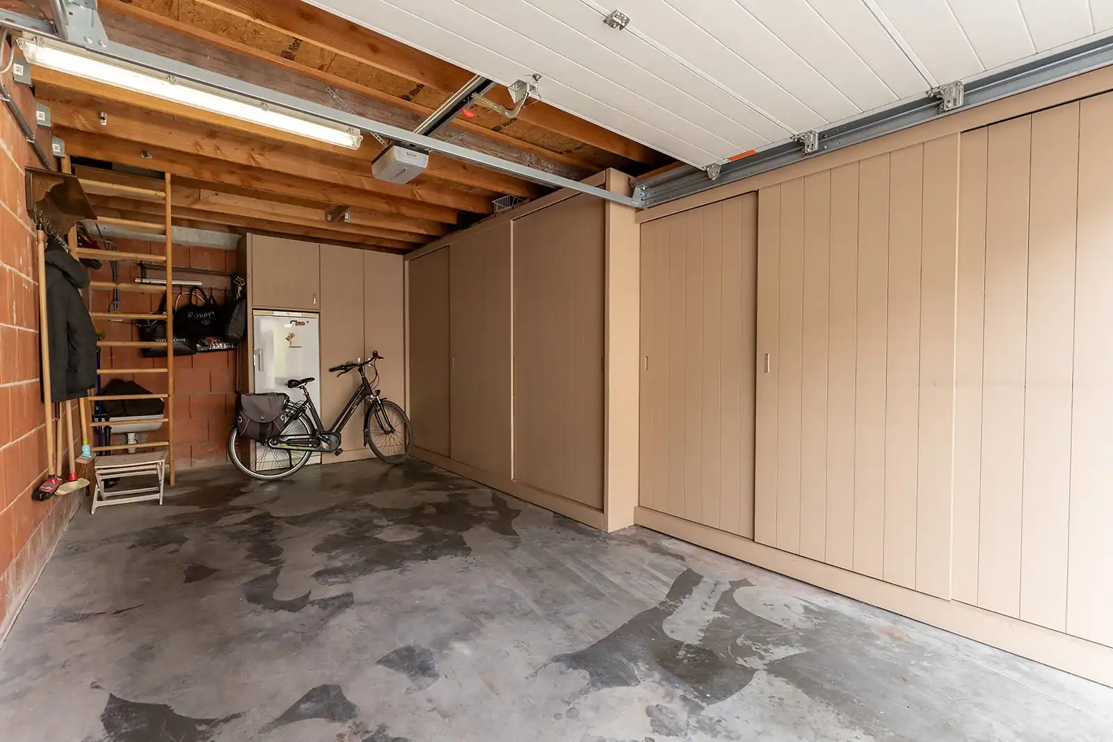 Ruim duplex appartement met garagebox te koop in Lissewege. foto 24